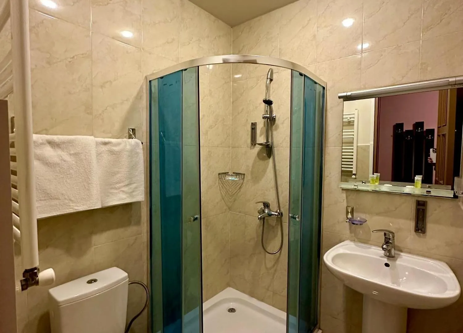 Hotel Agat 第比利斯